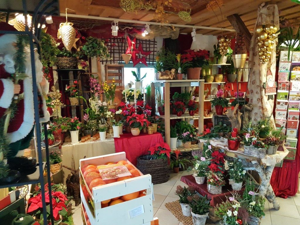 Eingangsbereich zum Laden beim Blumengeschäft in Isen Mittbach. Marold Elisabeth