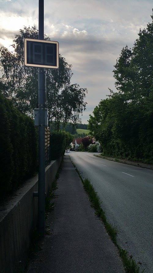 Geschwindigkeits-Anzeigen-Isen-Klaus-Hamal