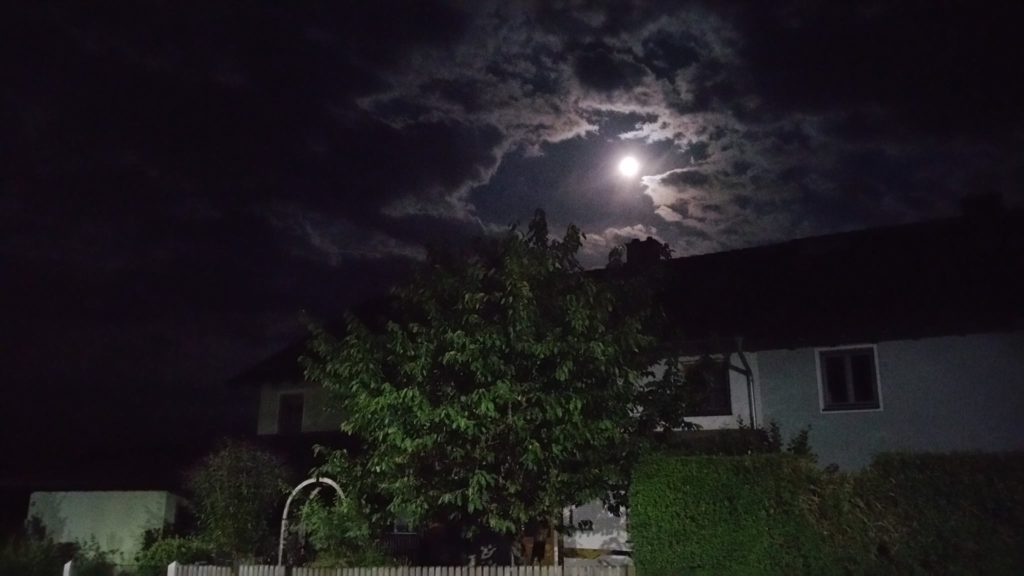 Erdbeermond-Isen Foto Klaus Hamal