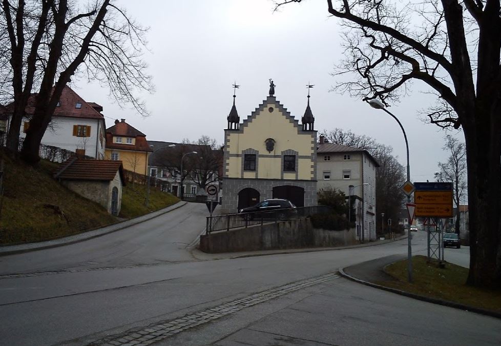 altes-rathaus-heimatmuseum-isen-sattler-kreuzung