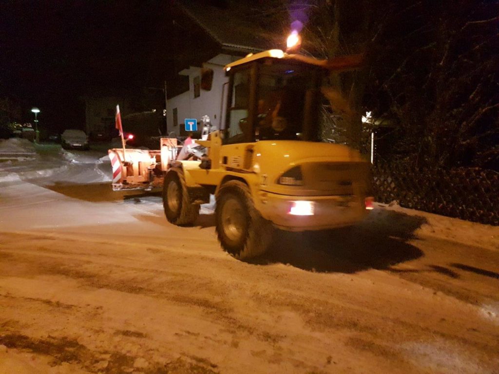 Gut funktionierender Winterdienst für Straßen in Isen