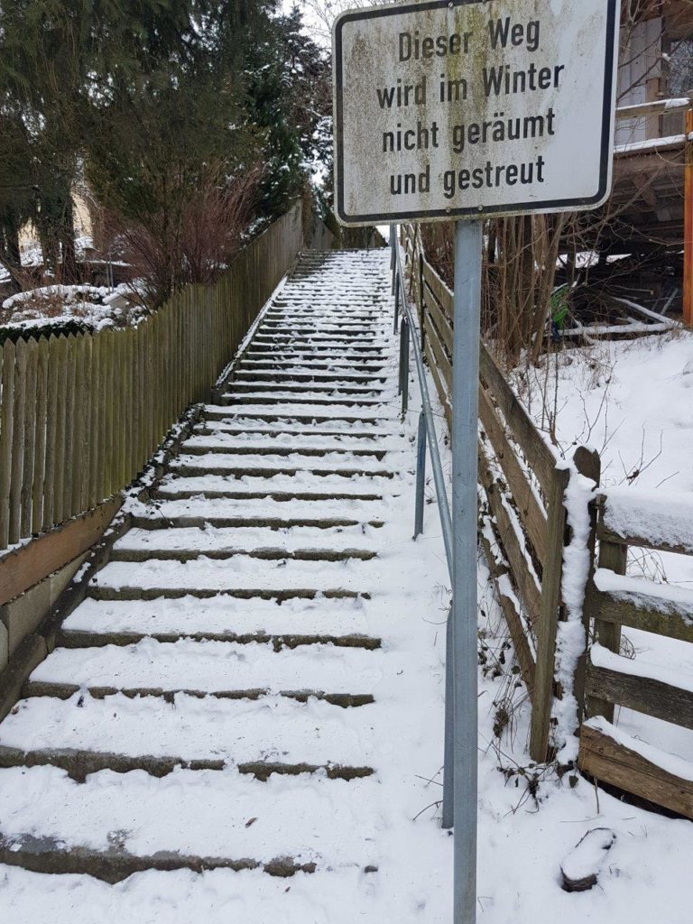 Treppe von Hochstraße zum Urtlmühlweg