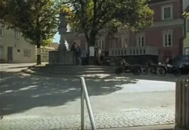 Marktbrunnen-Isen-im-Forsthaus-Falkenau-Pilotfilm-1989