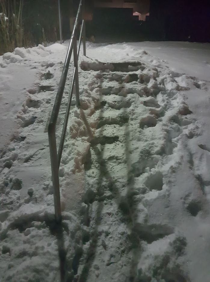 Verschneite-Treppe-zum-Urtlmühlweg