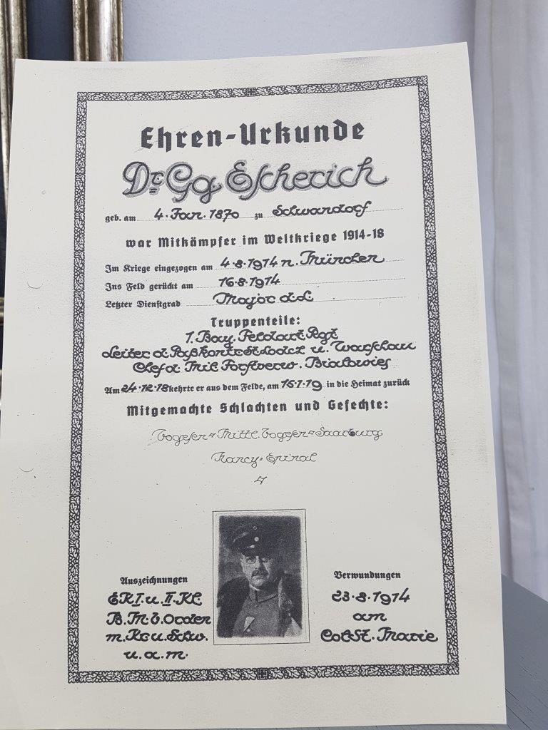 Sehr interessant sind auch die Kopien der "Helden-Urkunden". Ein ganzer Ordner wurde hier zusammengestellt, in dem zusammengestellt wurde, wo die Soldaten im Einsatz waren und welche Verwundungen diese evtl. hatten. Hier gibt es viele Isener Namen zu finden.