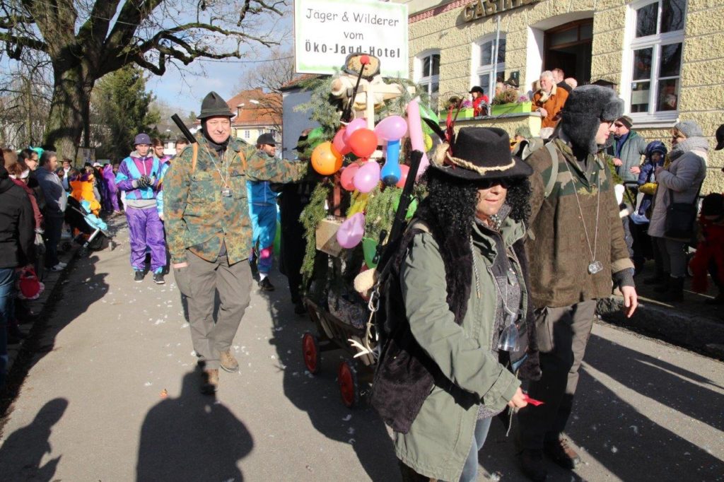 Grauslige Wilderer unterwegs am Isener Faschingszug 2018