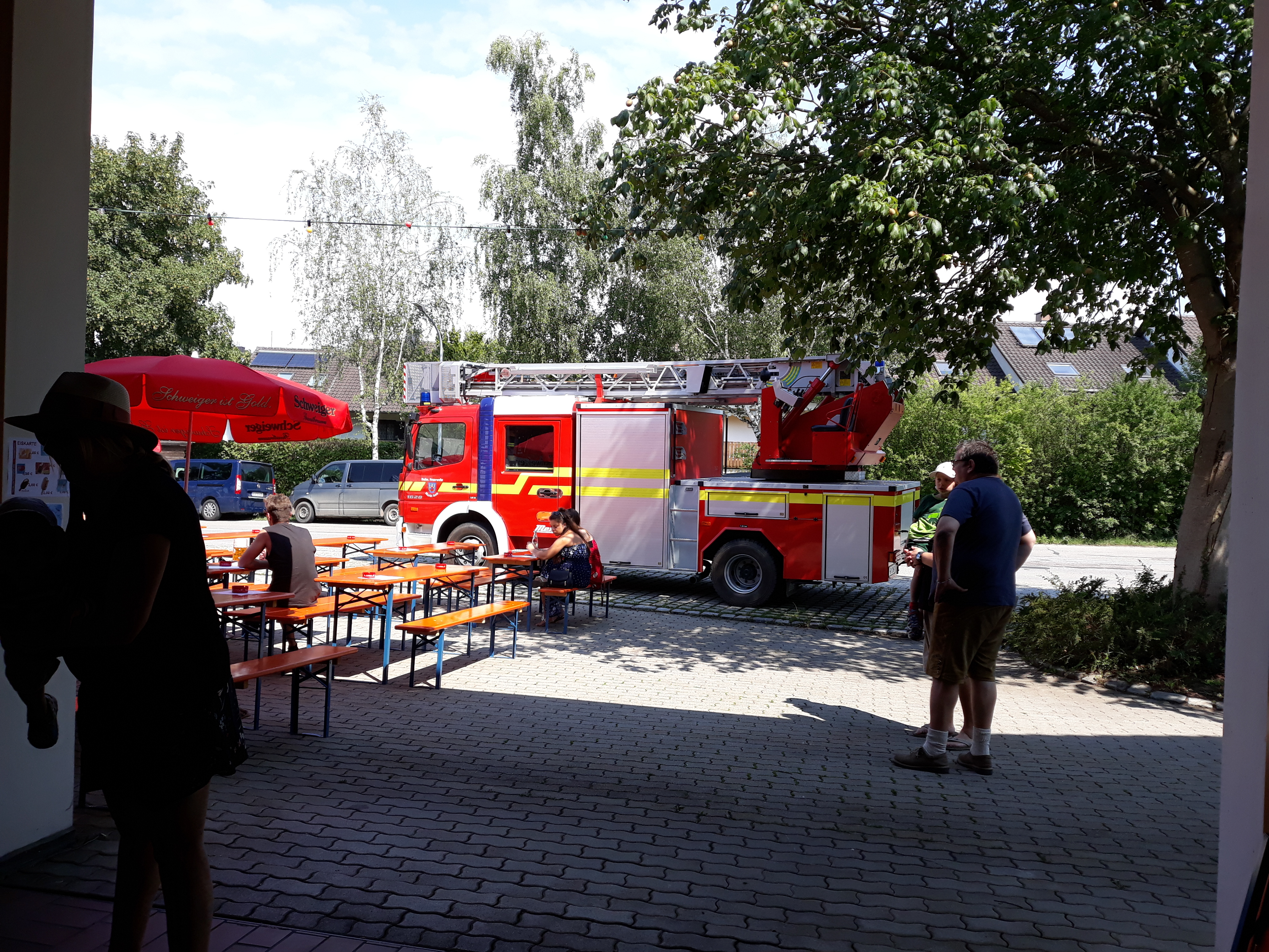 moderne Drehleiter der Feuerwehr Isen