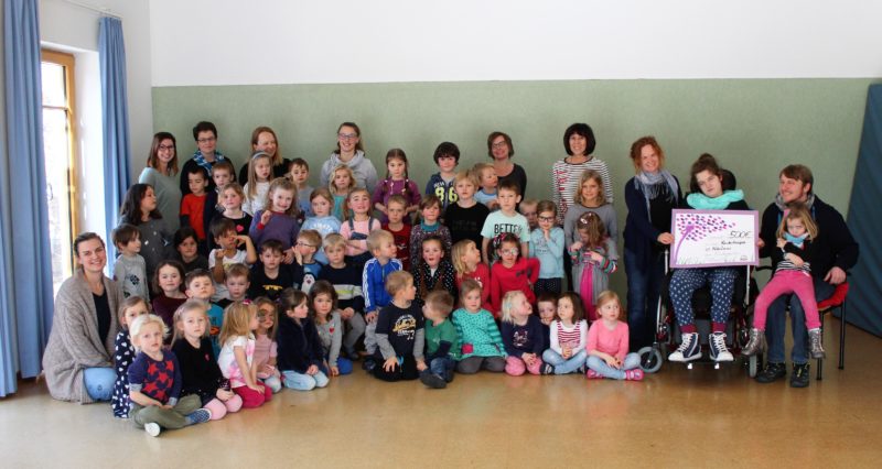 Kinder spenden für Kinder. Mittbacher Kindergartenkinder spenden 500 Euro an Hospiz
