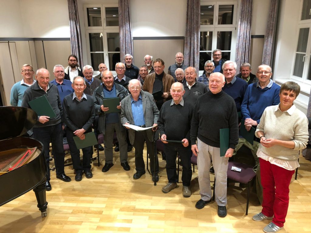 Chorprobe der Liedertafel Isen beim Gedenkkonzert zum 80. Geburtstag des verstorbenen Werner Rottlers