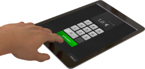 Kassierer tippt Zahlbetrag wie beim Kartenterminal am Tablet bei QRPay24 ein