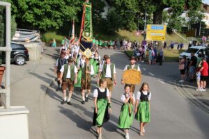 2025-06-18 Volksfesteinzug (300)