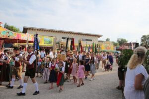 2025-06-18 Volksfesteinzug (414)