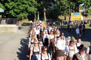 2026-05-25 Volksfesteinzug Isen (143)