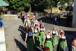 2026-05-25 Volksfesteinzug Isen (183)
