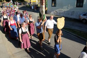 2026-05-25 Volksfesteinzug Isen (193)