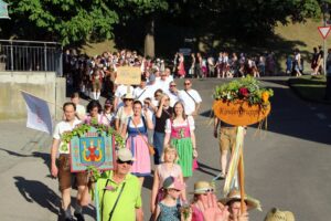 2026-05-25 Volksfesteinzug Isen (226)