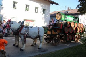 2026-05-25 Volksfesteinzug Isen (34)