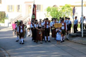 2026-05-25 Volksfesteinzug Isen (43)
