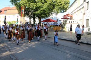 2026-05-25 Volksfesteinzug Isen (58)