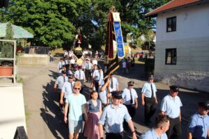 2026-05-25 Volksfesteinzug Isen (83)