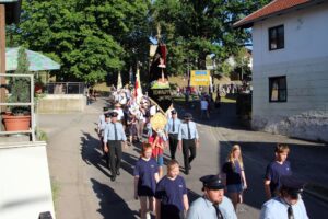 2026-05-25 Volksfesteinzug Isen (85)
