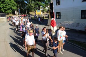 2026-05-25 Volksfesteinzug Isen (87)
