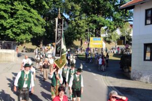 2026-05-25 Volksfesteinzug Isen (98)